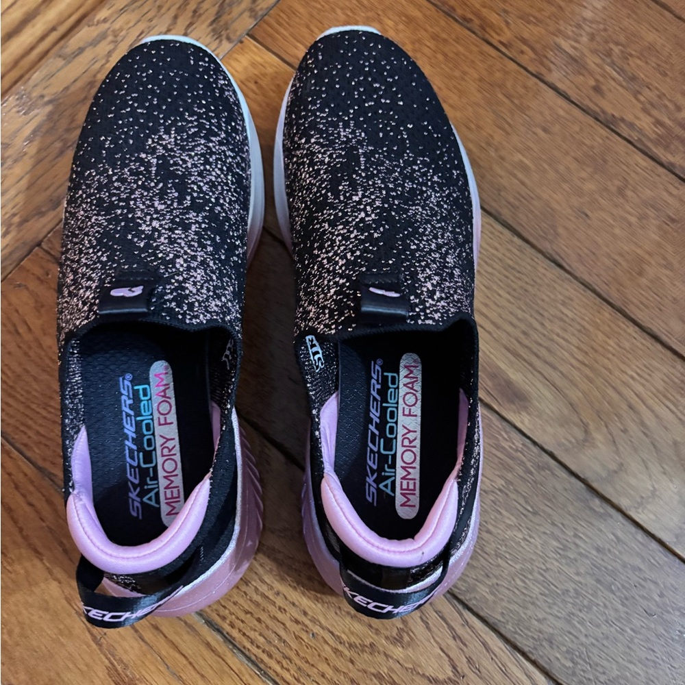 Skechers Black and Pink Speckled Slip-Ons